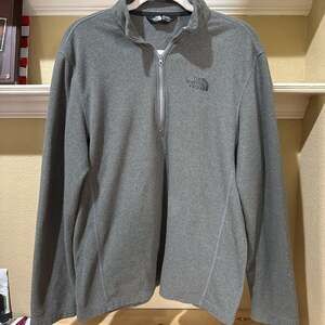 The North Face Men's Gray Fleece 1/4 Zip Pullover Jacket M